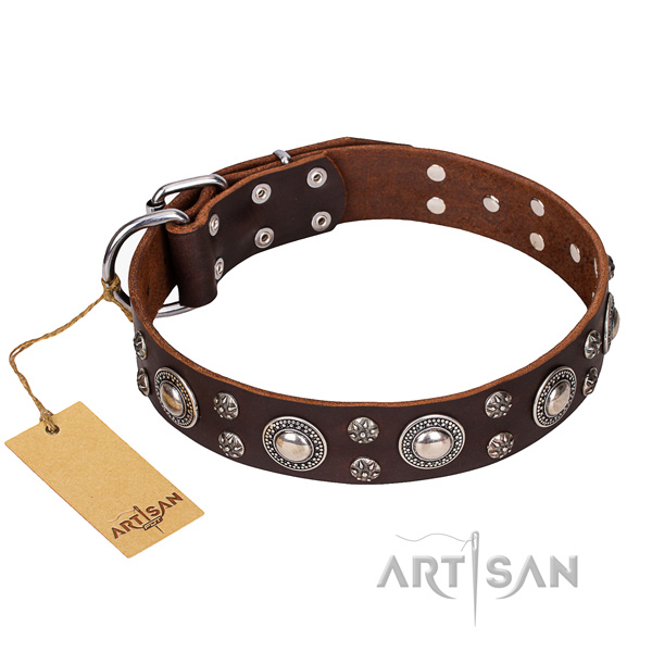 Reliable leather dog collar with non-corrosive elements