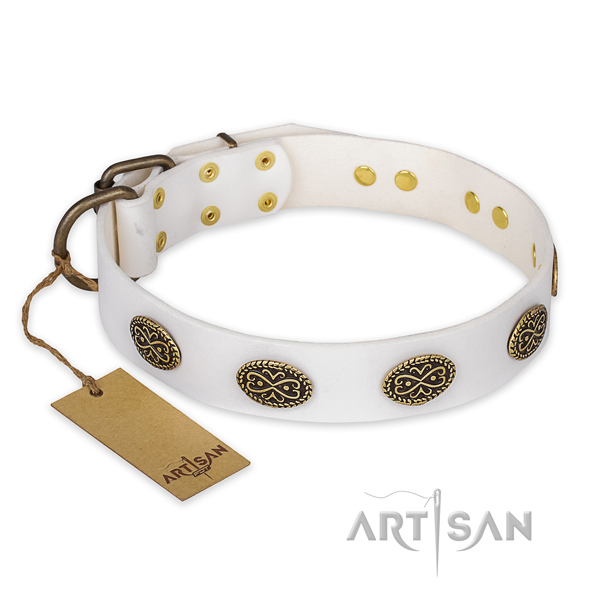 Fashionable full grain leather dog collar with durable traditional buckle